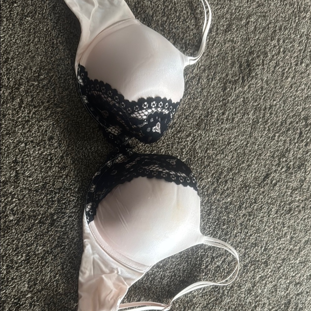Victoria's Secret Cream and Black Lace Bra Intimates